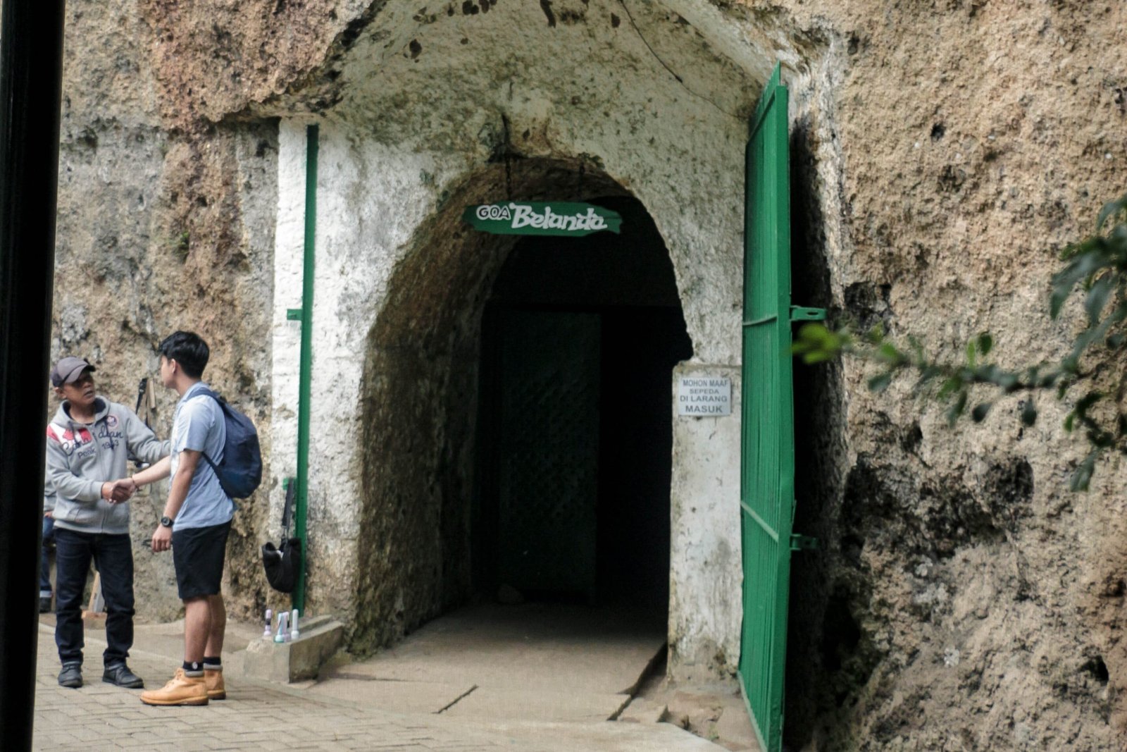 Gua Belanda, Gua Bersejaarah yang berada di Tahura Djuanda dekat dengan Glamping Tahura Dago Pakar Bandung