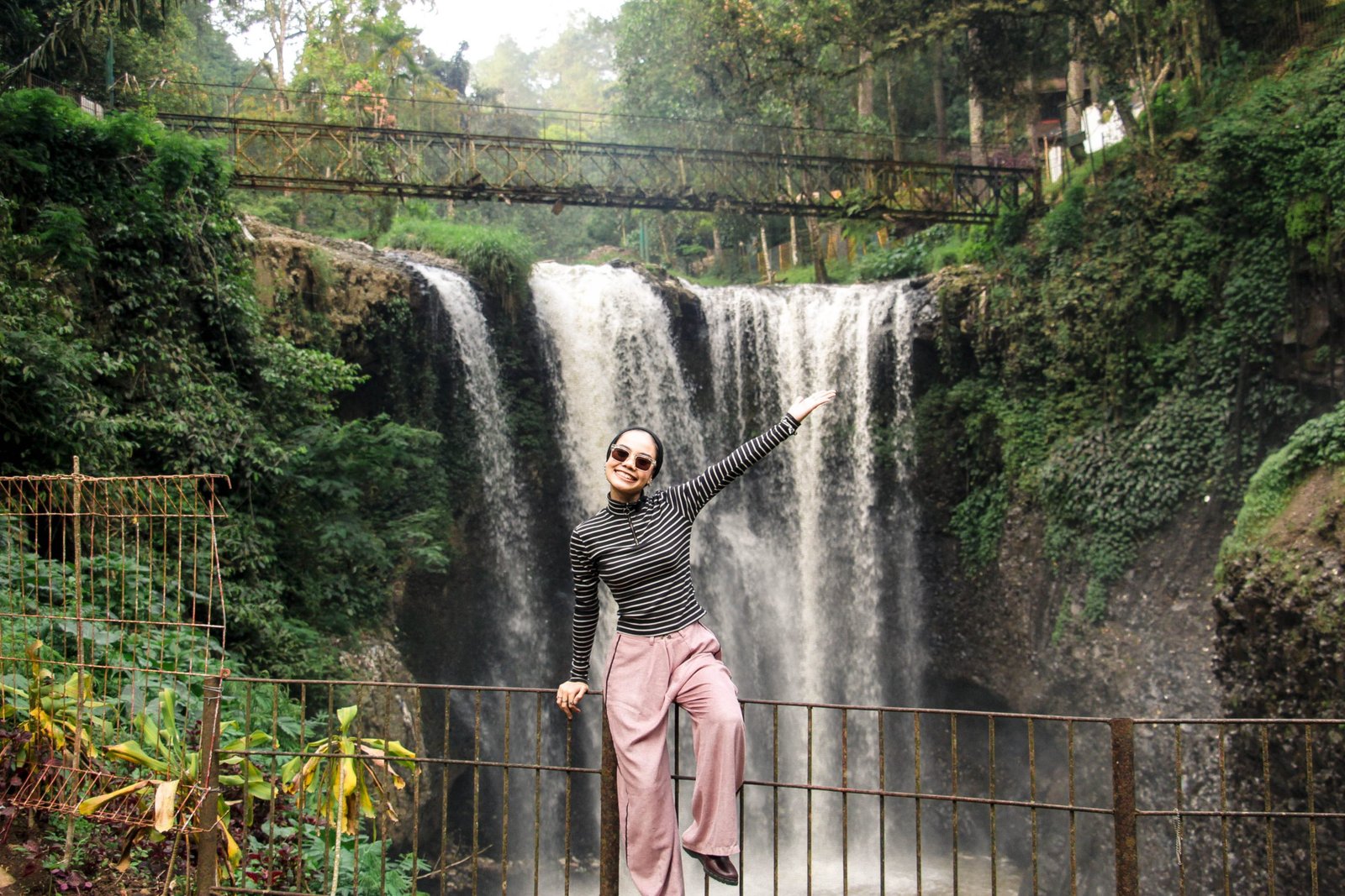 Kawasan Curug Omas salah satu destinasi wisata di Taman Hutan Raya Djuanda dekat dengan Glamping Tahura Dago Pakar Bandung
