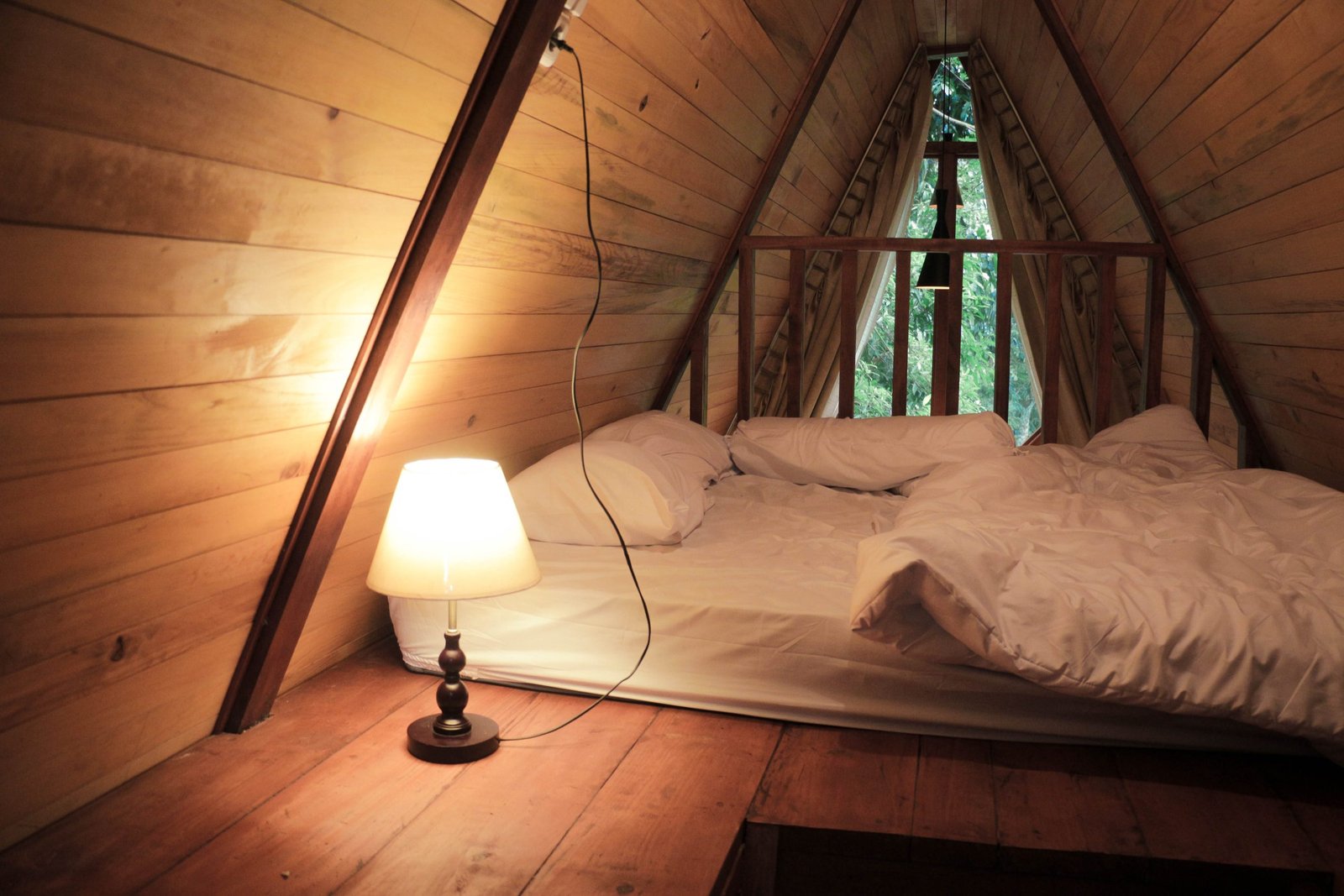 Tampak Dalam Rumah Pohon Glamping Tahura Dago Pakar Bandung